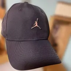 ロゴ変色あり　JORDAN ジョーダン メタルロゴ キャップ 帽子 ブラックのサムネイル