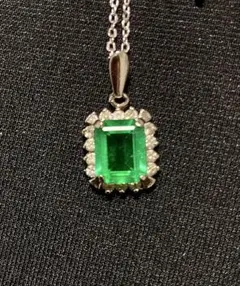 エメラルド？ グリーン 石 ペンダント ネックレス シルバー ジュエリー