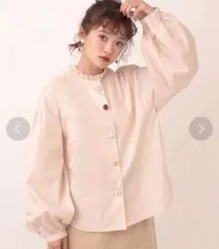 NICE CLAUP ナイスクラップ 長袖 ブラウス ビジューボタン 薄ピンクのサムネイル
