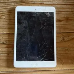 ジャンク品 Apple iPad シルバー 本体 - メルカリ