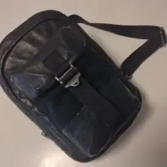 美品　ディーゼル　DIESEL　ボディバッグ　黒　本革のサムネイル