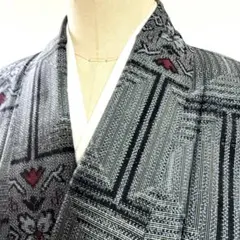 6k970 着物　正絹　袷　大島紬　グレー　黒　赤　柄物　和装