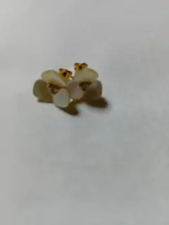 シェルフラワーピアス(両耳用)のサムネイル