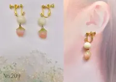 ハンドメイド　ホワイト　いちご　苺みるく　イヤリング　新品　209