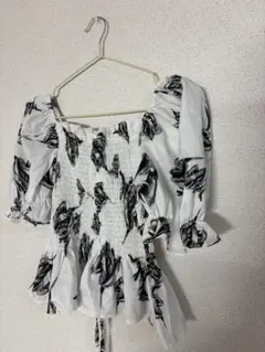 値下中‼️花柄シャーリングパフスリーブブラウス