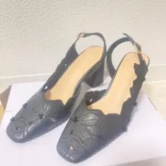 【最終値下げ】花柄刺繍 バックストラップ パンプス ブラックレディースのサムネイル