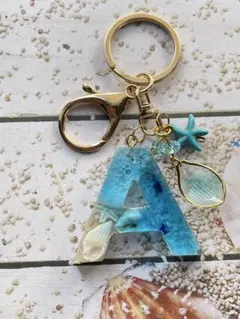 A403 レジン製アルファベットA型チャーム　ハンドメイド　名入れ　海