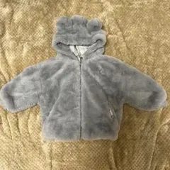 フード付きの厚手ボアジャケット