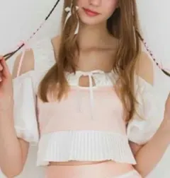 lilLilly リルリリー バイカラーサテンプリーツトップス　ピンク　ホワイトのサムネイル
