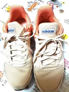 adidas スニーカー ベージュ オレンジ
