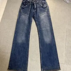 スタッズ装飾付きダークブルーデニムパンツ