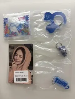 TWICEツウィ　セット販売　カラビナ、グミチャーム、トレカ