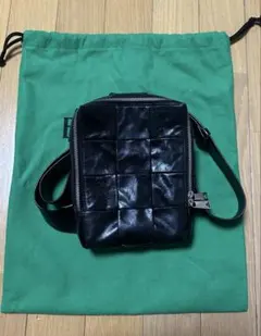 【美品】BOTTEGA VENETA イントレチャート ミニショルダーバッグのサムネイル