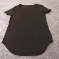 ブラック ラウンドネック Tシャツ