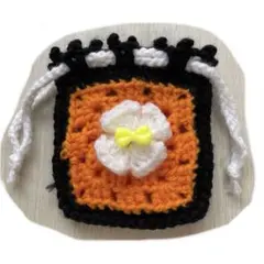 【ハンドメイド】かぎ針編み　オレンジとブラックの花モチーフ巾着袋　リボンつき
