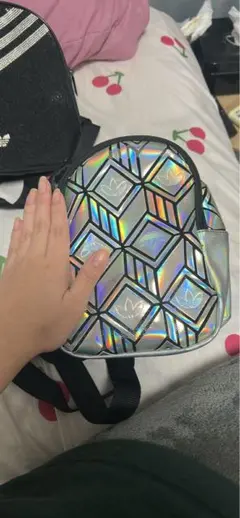 ホログラム幾何学模様バックパック