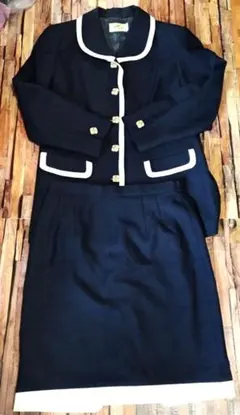 レトロなネイビースーツ ジャケット・スカート(15号)