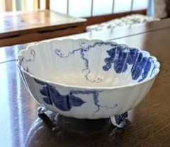 有田焼　丹山窯　青いブドウ模様の脚付きボウル　菓子鉢　手描き　盛鉢　新品　未使用