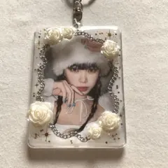 トレカ　ケース　デコ　レジン　硬質　キーホルダー　キーリング　白　薔薇　チェーン