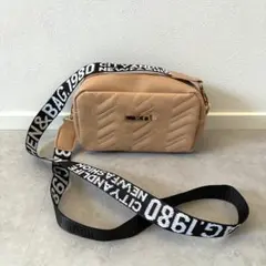 ショルダーバッグ PUレザー クロスボディバッグ 文字ショルダー ミニバッグ