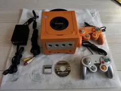 ゲームキューブ　オレンジ　コントローラー2個セット　ソフト・メモリーカード付き