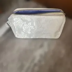 ⭐️新品　タグ付き　花柄トラベルポーチ ホワイト