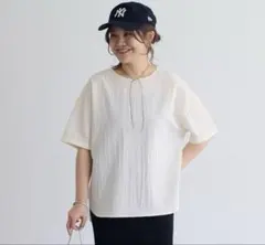 PUAL CE CIN ピュアルセシン キレイ見え万能Tブラウスのサムネイル