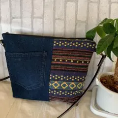 ショルダーバッグ　　ポーチ　デニム  リメイク