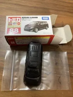 トミカ エルグランド　〒中古美品
