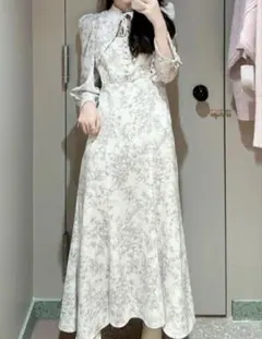 アリエク デコルテ オープンバリエワンピース 花柄