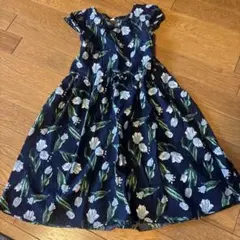 ★130サイズ　お花柄　ワンピース★ネイビー
