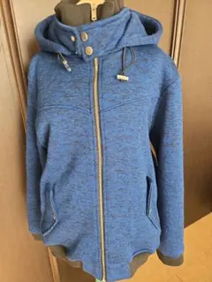 フード付き青ニットジャケット