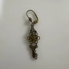 ミハエルネグリン　フラワーモチーフ ビジューピアス 片耳のサムネイル