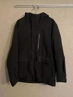 ユニクロ　ハイブリッドダウンパーカ　ブラック
