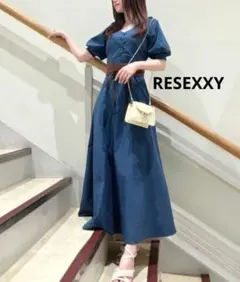 リゼクシー ギャザースリーブフレアワンピース 青 Fのサムネイル