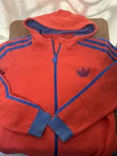 adidas オレンジ フリースパーカー