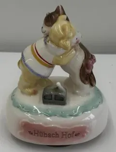 Hübsch Hof オルゴール 猫と犬 陶器製 アンティーク