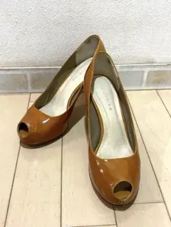 ブラウン エナメル オープントゥ ハイヒール