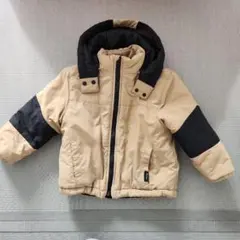 ベージュと黒の中綿コート 120cm