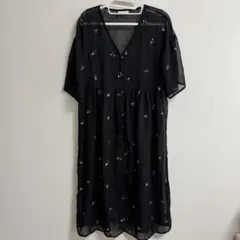 アースミュージック&エコロジー　ブラック花柄刺繍シースルーワンピース