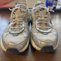 NIKE スニーカー シルバー ホワイト メンズ　V2K