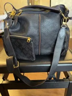 【美品】ルイヴィトン　マヒナ　トートバッグ　ハンドバッグ　ショルダー　レザー　黒
