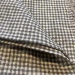 麻100% グレーと白の細かいチェック　幅115×200