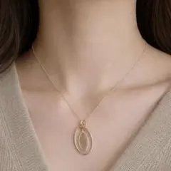 オーバル型ゴールドトーンネックレス
