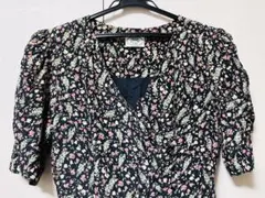 ローラアシュレイ　半袖ワンピース　黒地にピンクなどの花柄　絹100% 国産品