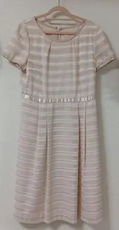 anyssis 半袖ワンピース / サテン調 / 横ストライプ / ベージュ