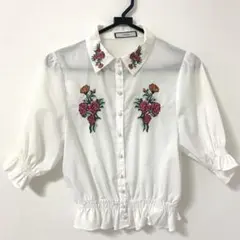 ジュエティ　バラ　刺繍　ブラウス　Mサイズのサムネイル