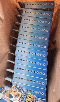 ポケモンカードゲーム用のスタートデッキ100、ピカチュウデザインの30個セット