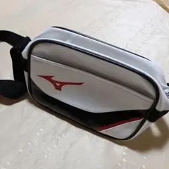 最終値下げ　MIZUNO ミニショルダーバッグ　エナメルバッグのサムネイル