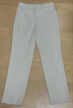 ユニクロ 白 スラックス